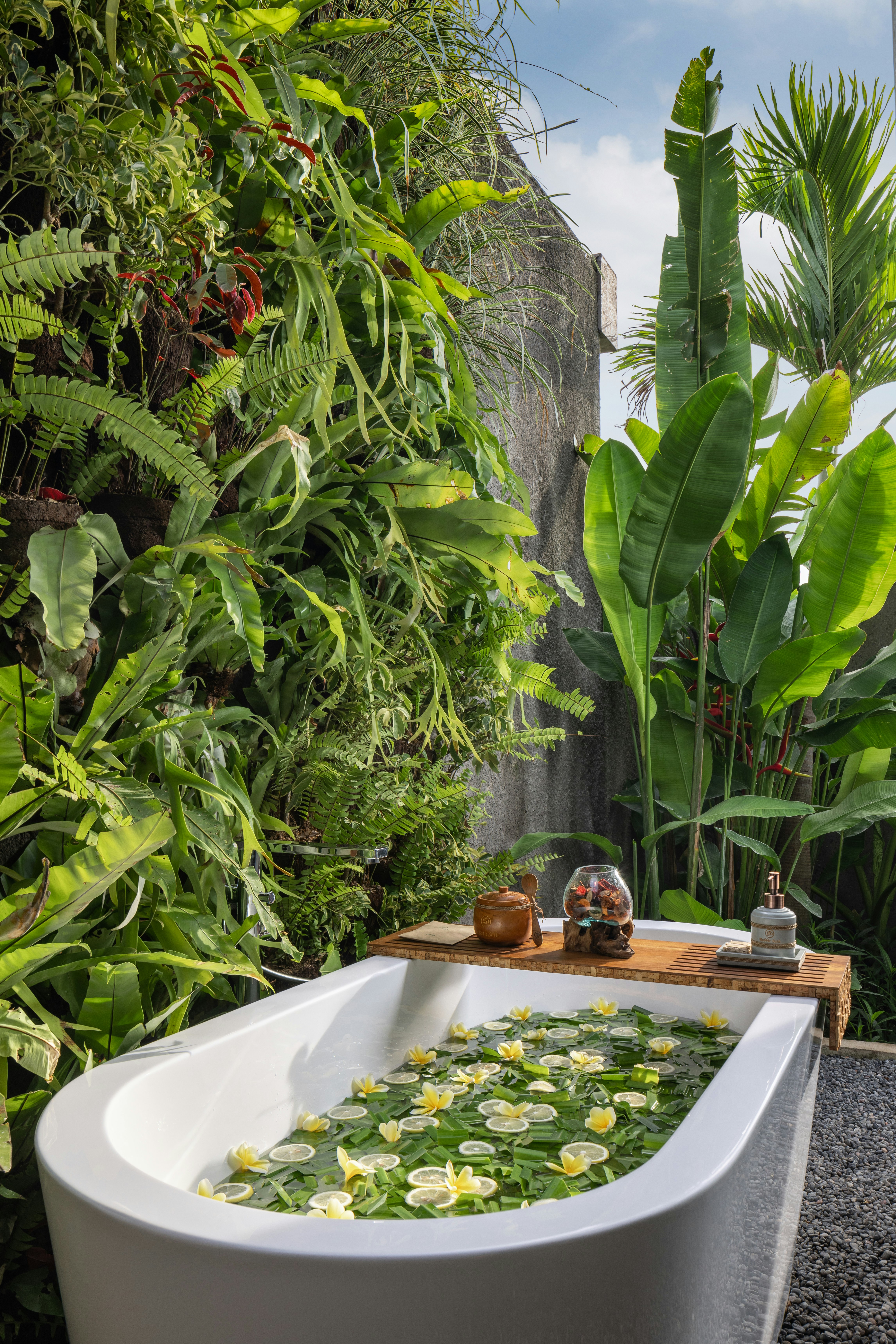 Prestige Pool Villa Bathtub