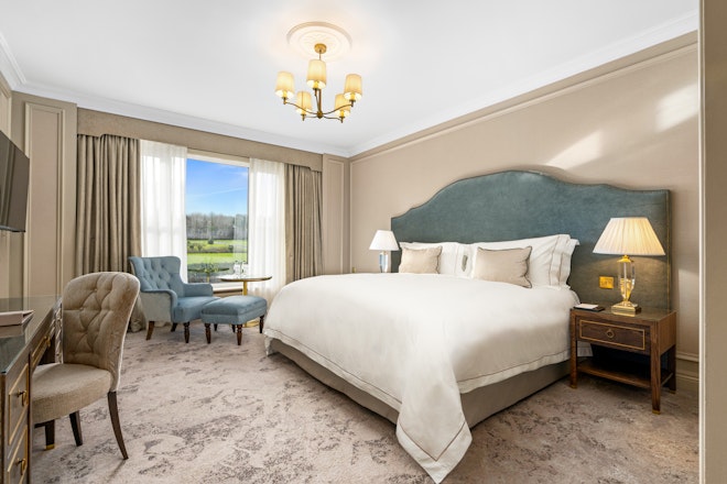 Classic King Room - Bedroom