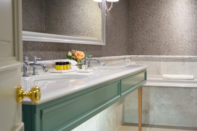 Superior Family Bathroom