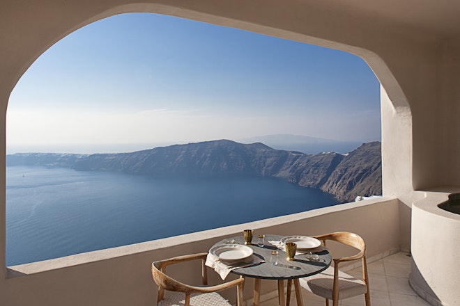 Superior Suite Private Veranda - Dining Area & Caldera View