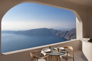 Superior Suite Private Veranda - Dining Area & Caldera View