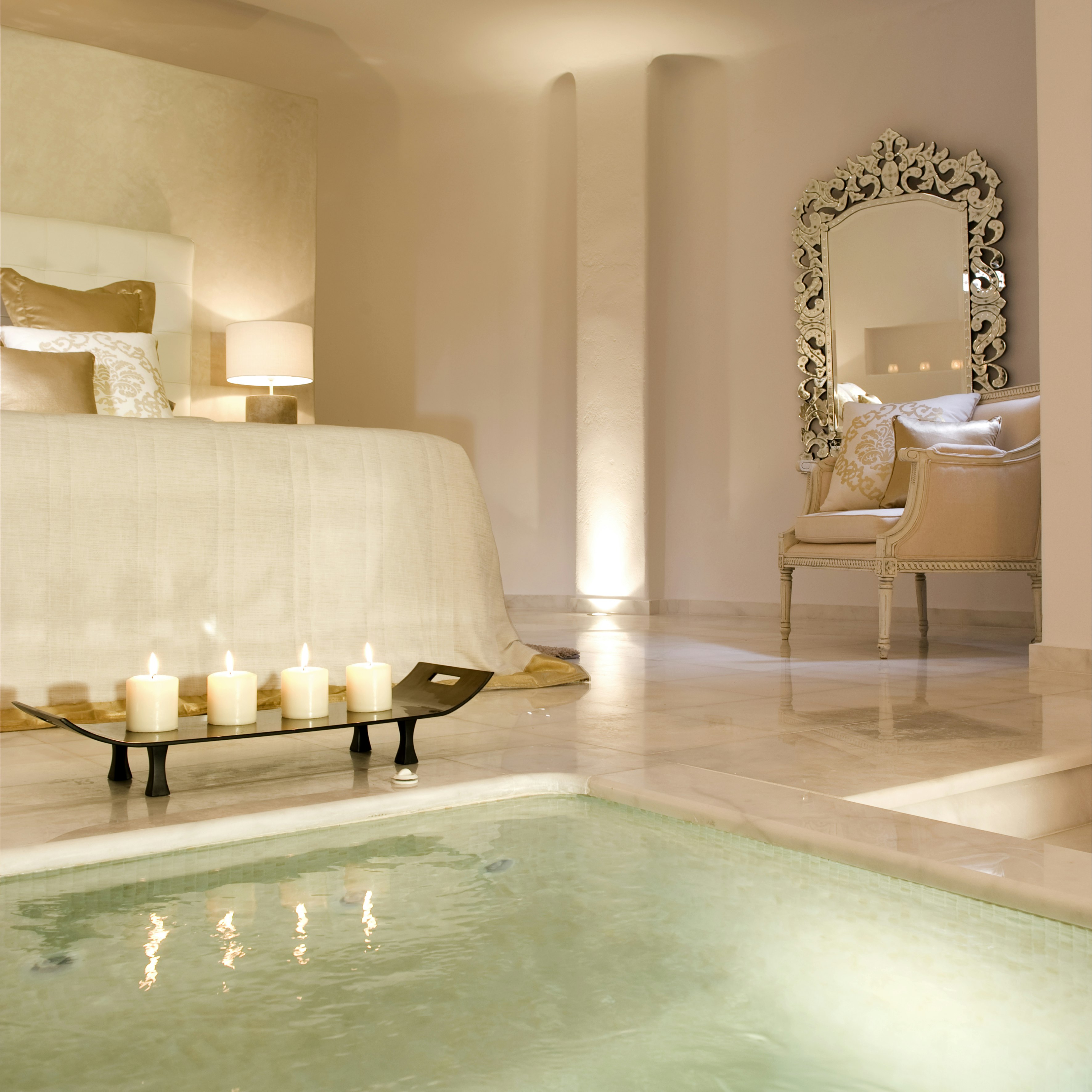 Grand Suite Indoor Jacuzzi