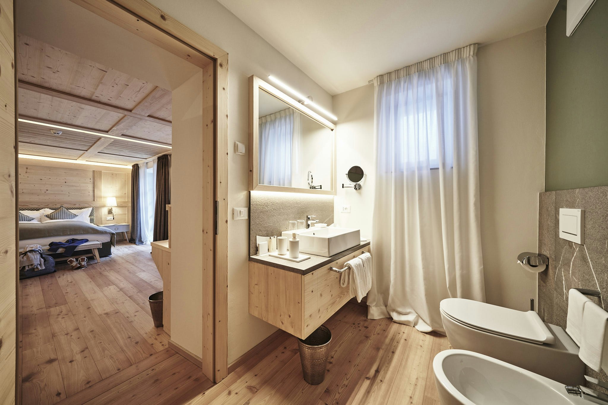 Deluxe Room - Bathroom