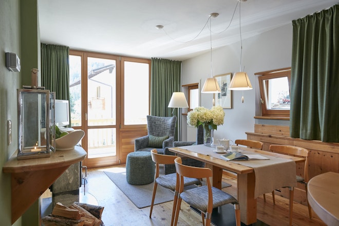 Residence Suite Premium - Dining Area