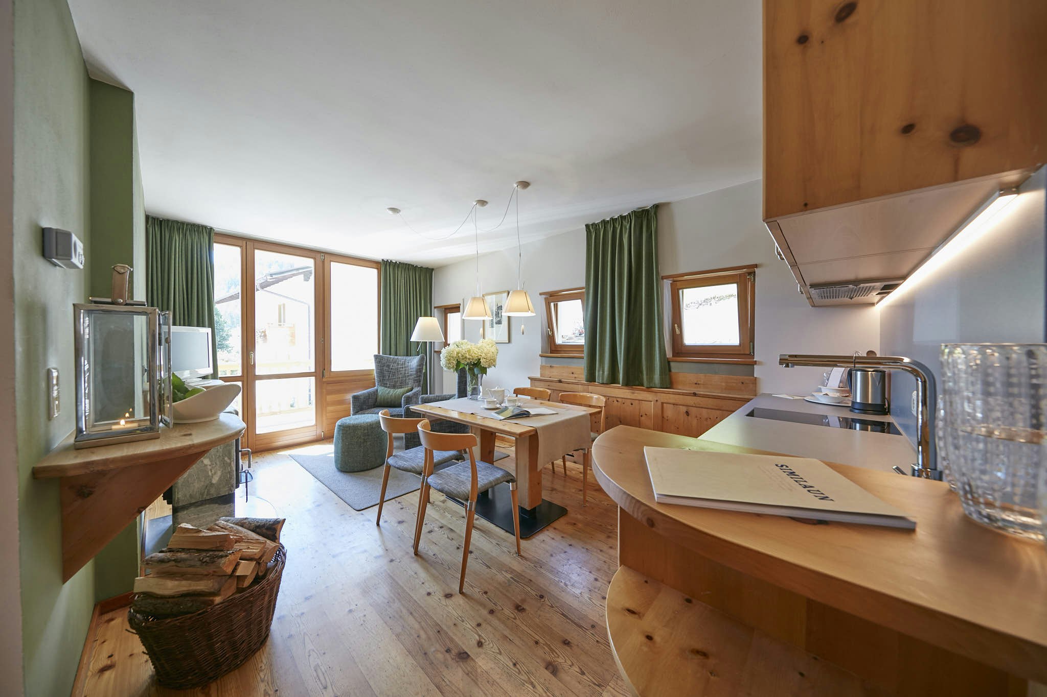 Residence Suite Premium - Dining Area