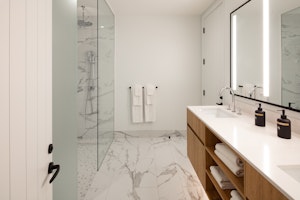 3BD Edge Suite Bathroom