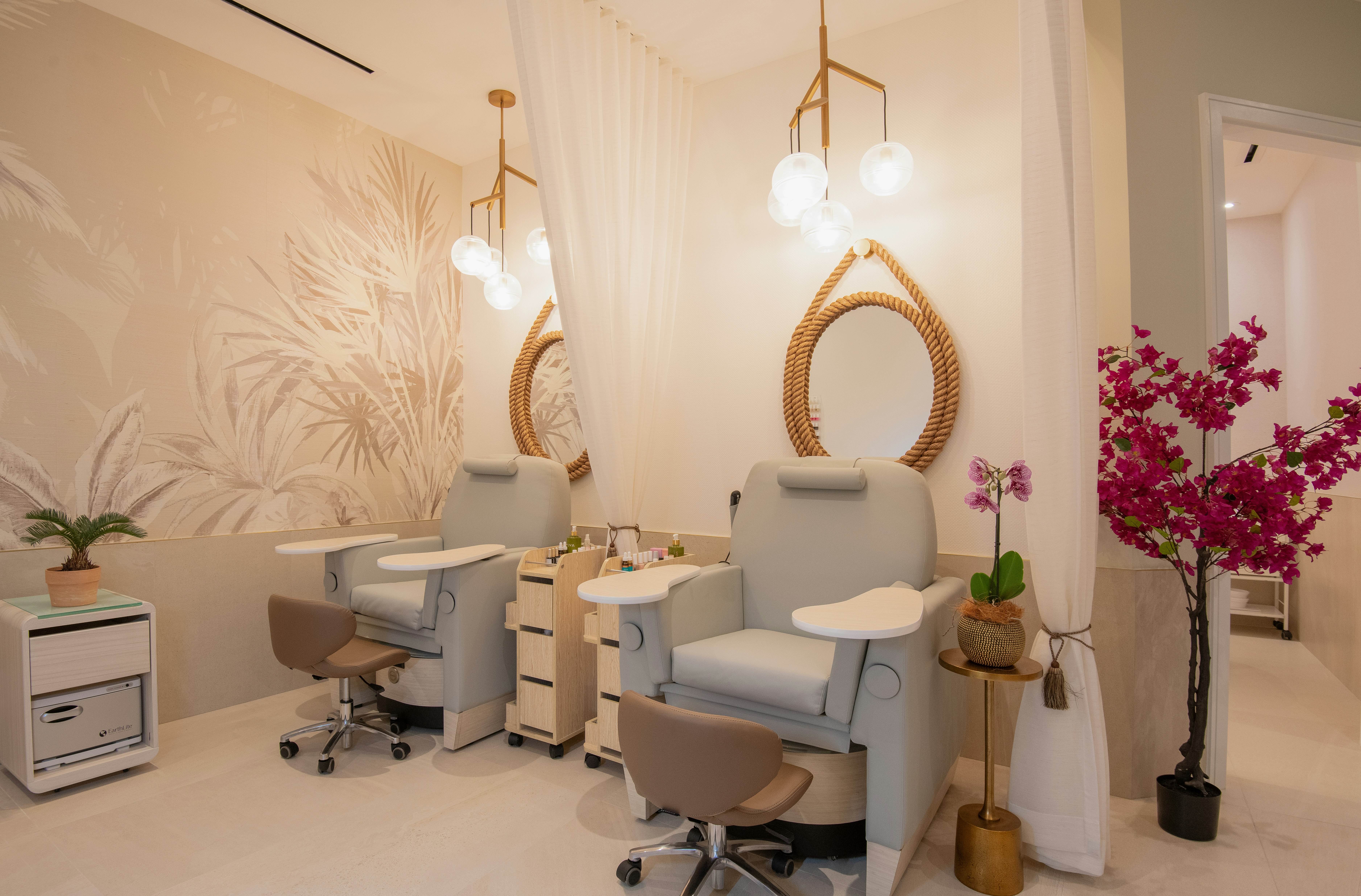 Rhizophora nail salon