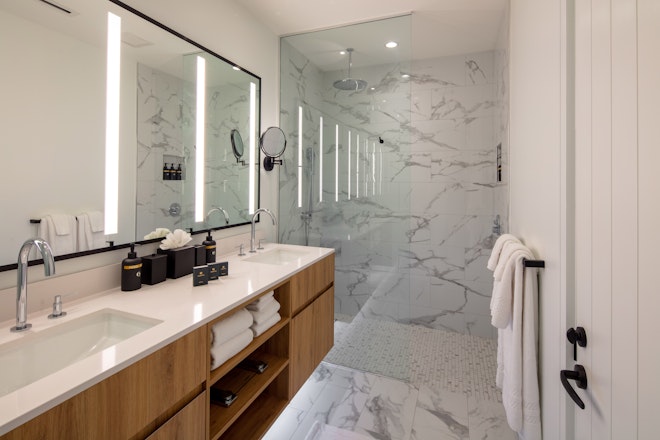 Two Bedroom Pool Front Suite - Bathroom