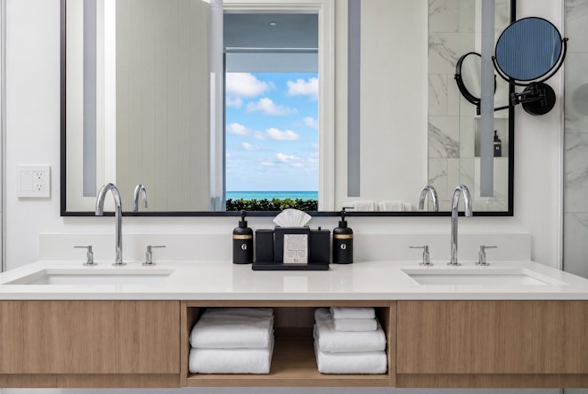 Two Bedroom Pool Front Suite - Master Bathroom