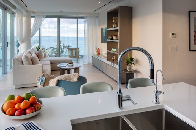 3BD Edge Suite Living Kitchen