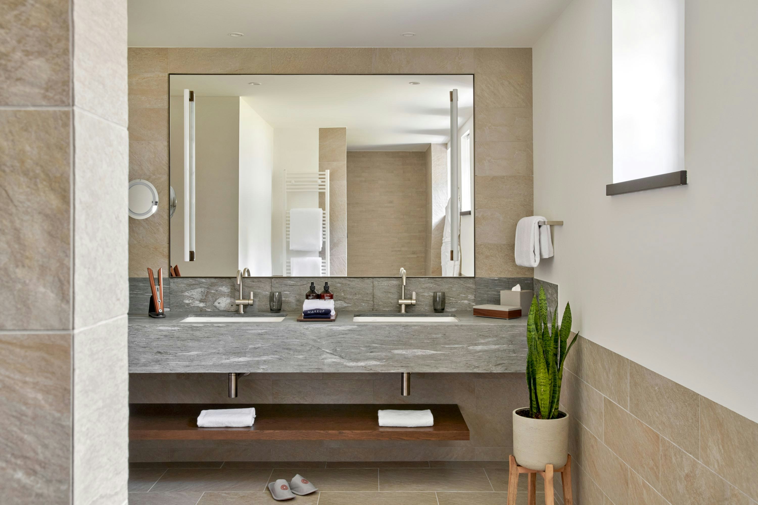 La Margna Corner Suite - Bathroom