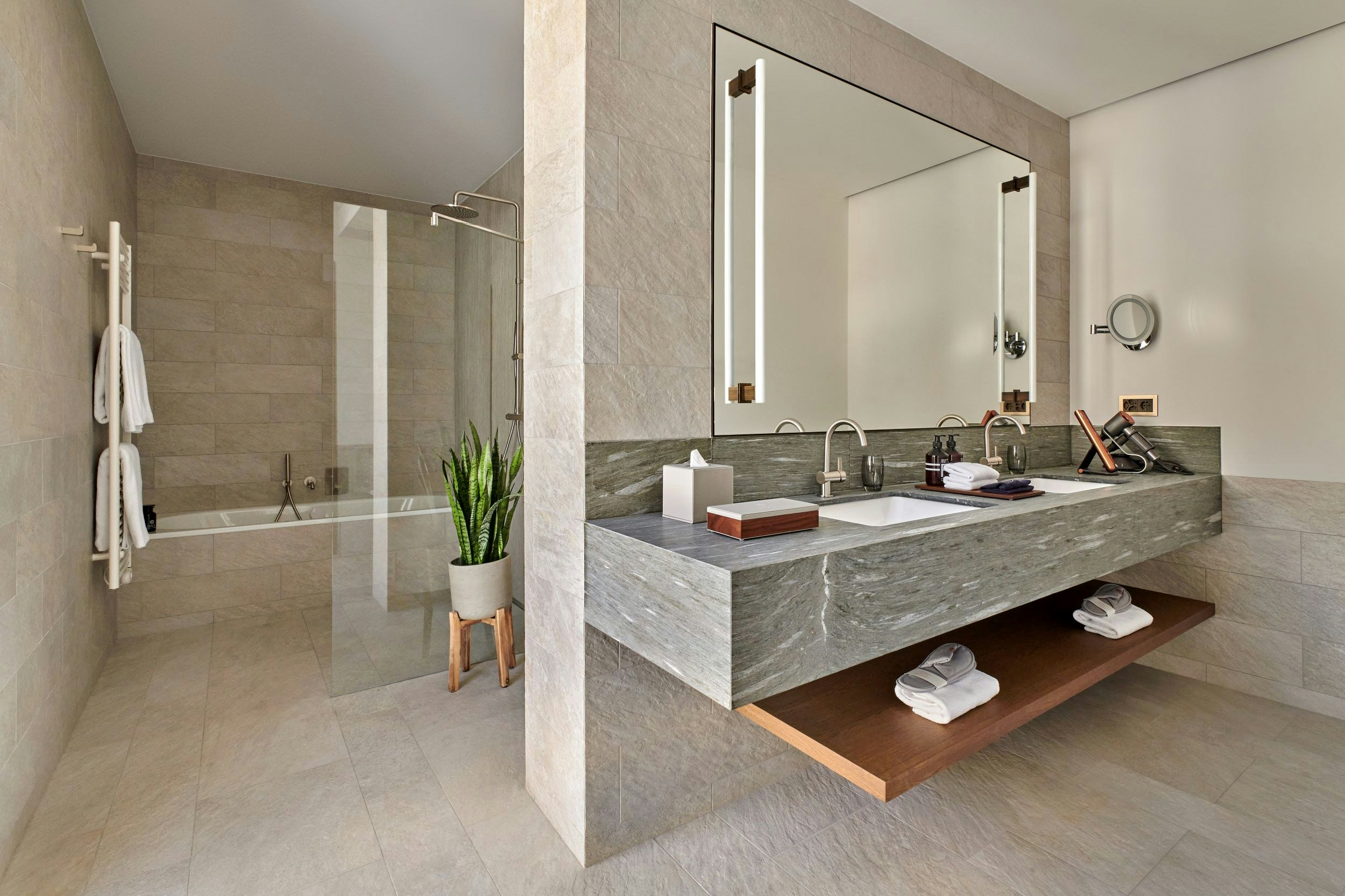 Grace Panoramic Suite - Bathroom