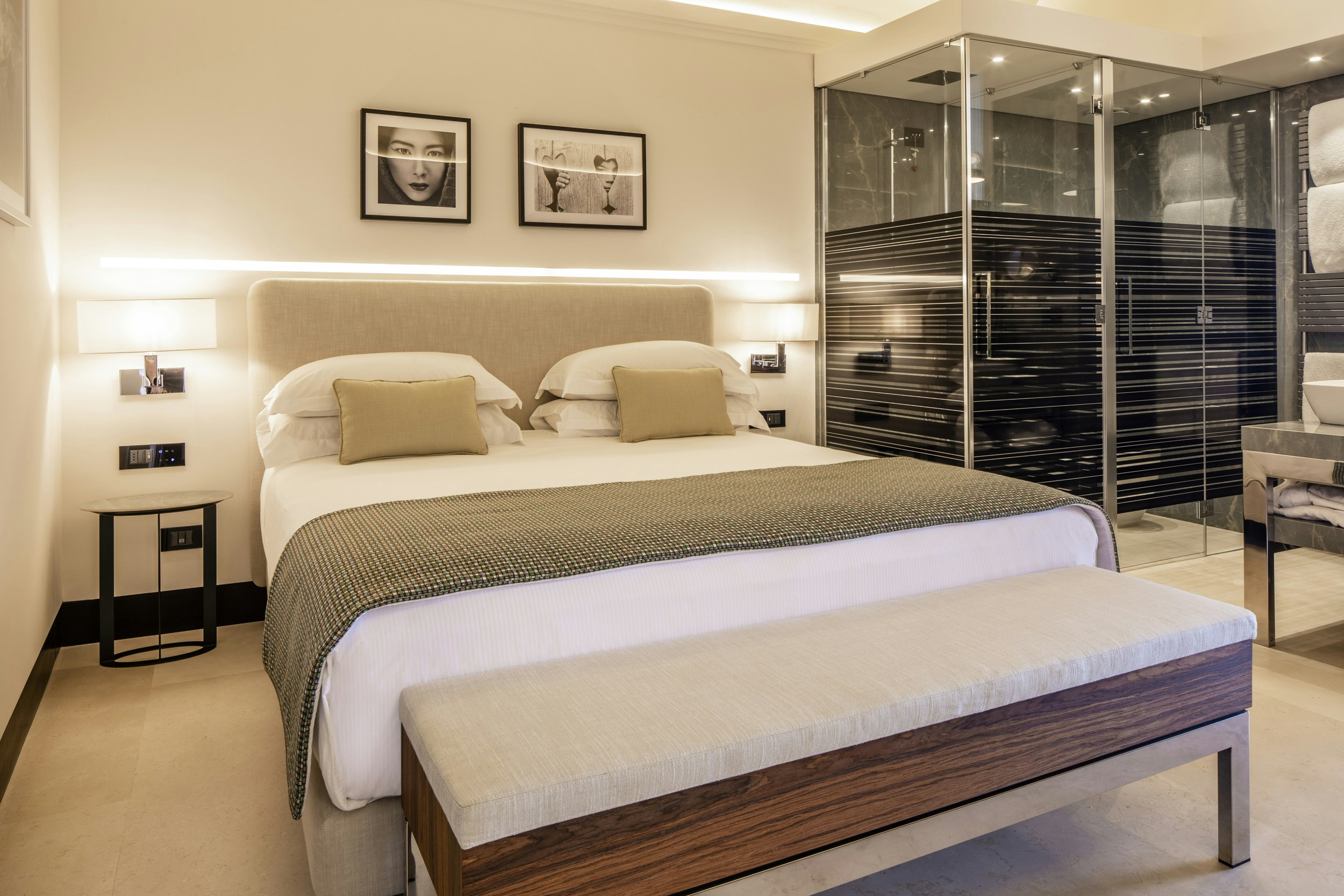 Unconventional Junior Suite - Bedroom