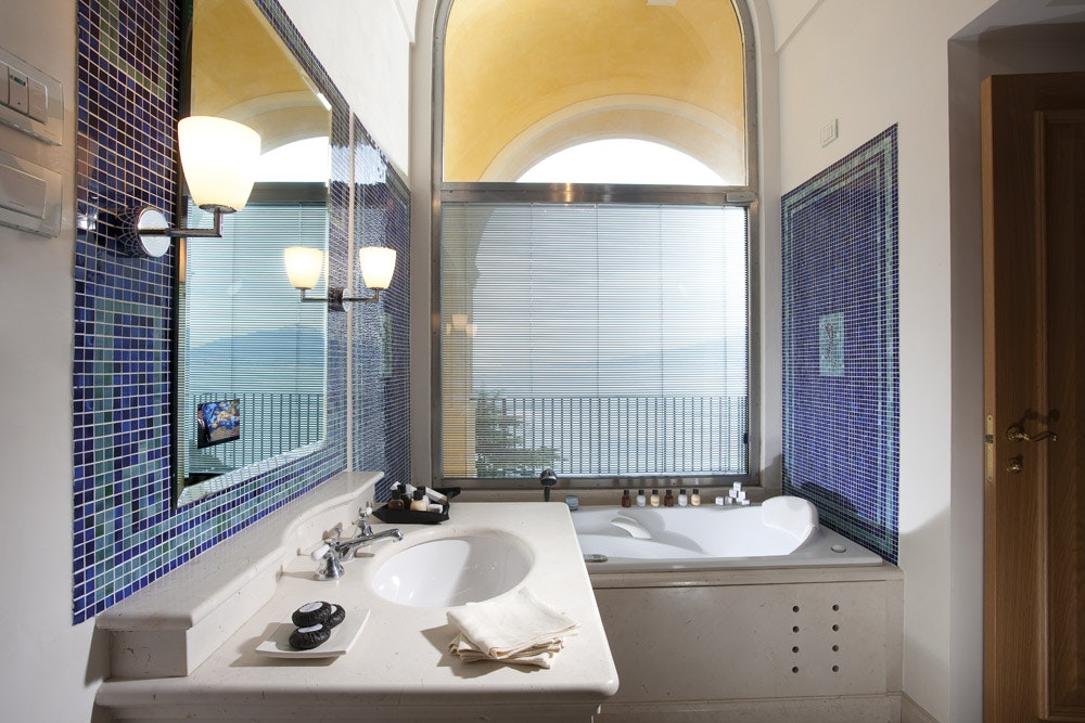 Junior Suite with Sea View Terrace - Bathroom