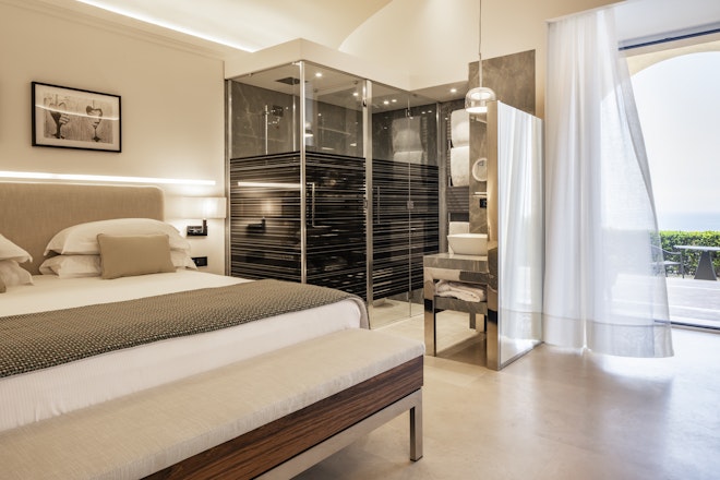 Unconventional Junior Suite - Bedroom