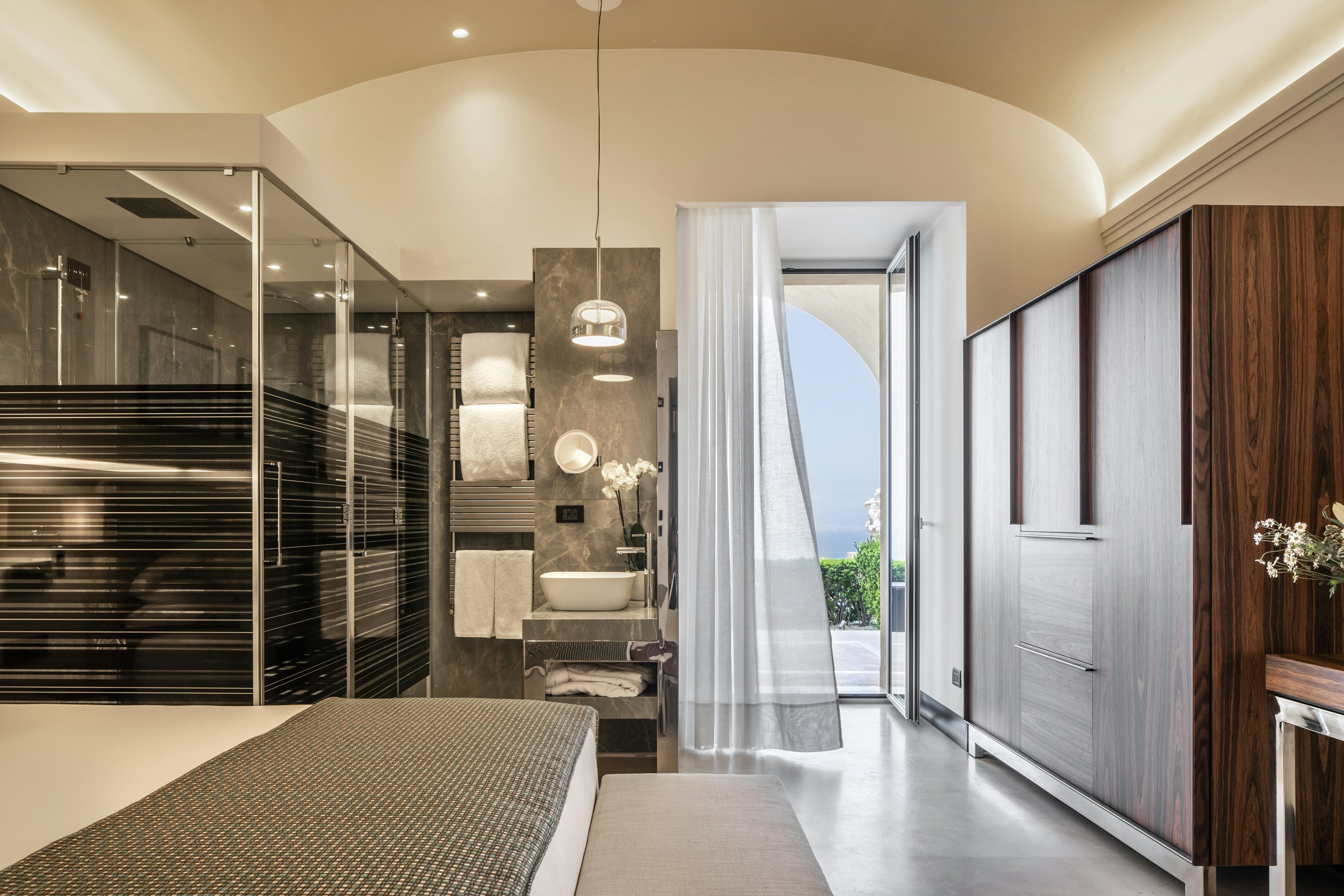 Unconventional Junior Suite - Bedroom