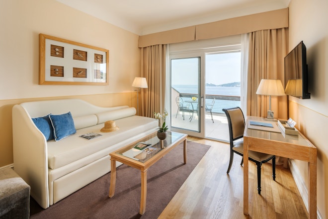 Panoramic Executive Suite - Living Area