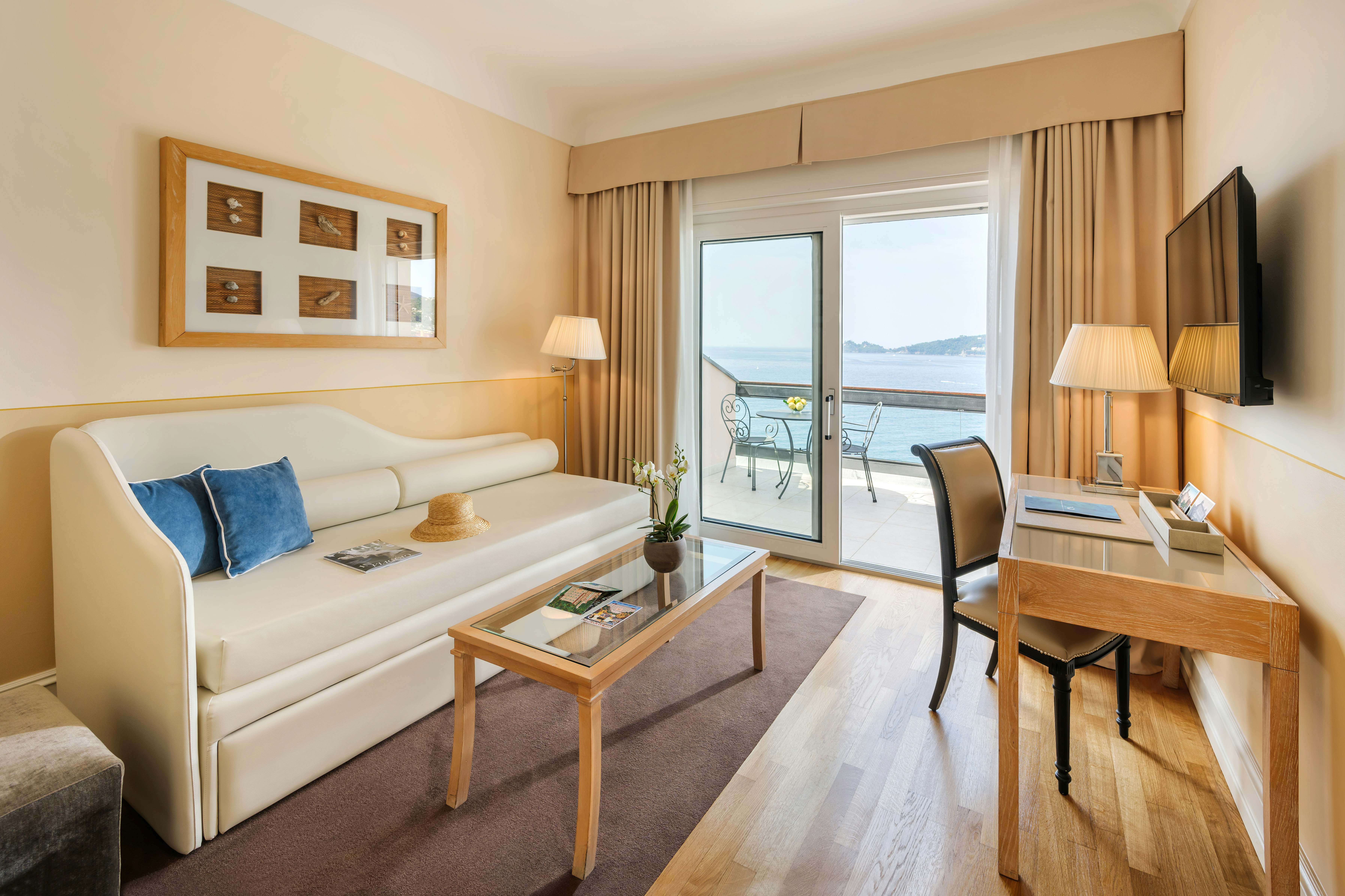 Panoramic Executive Suite Sea Front