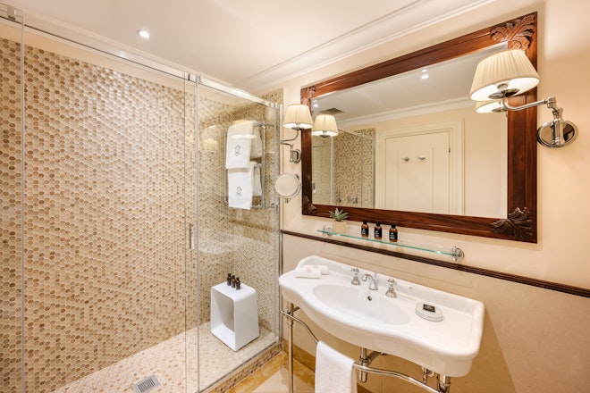 Deluxe Sea Front - Bathroom