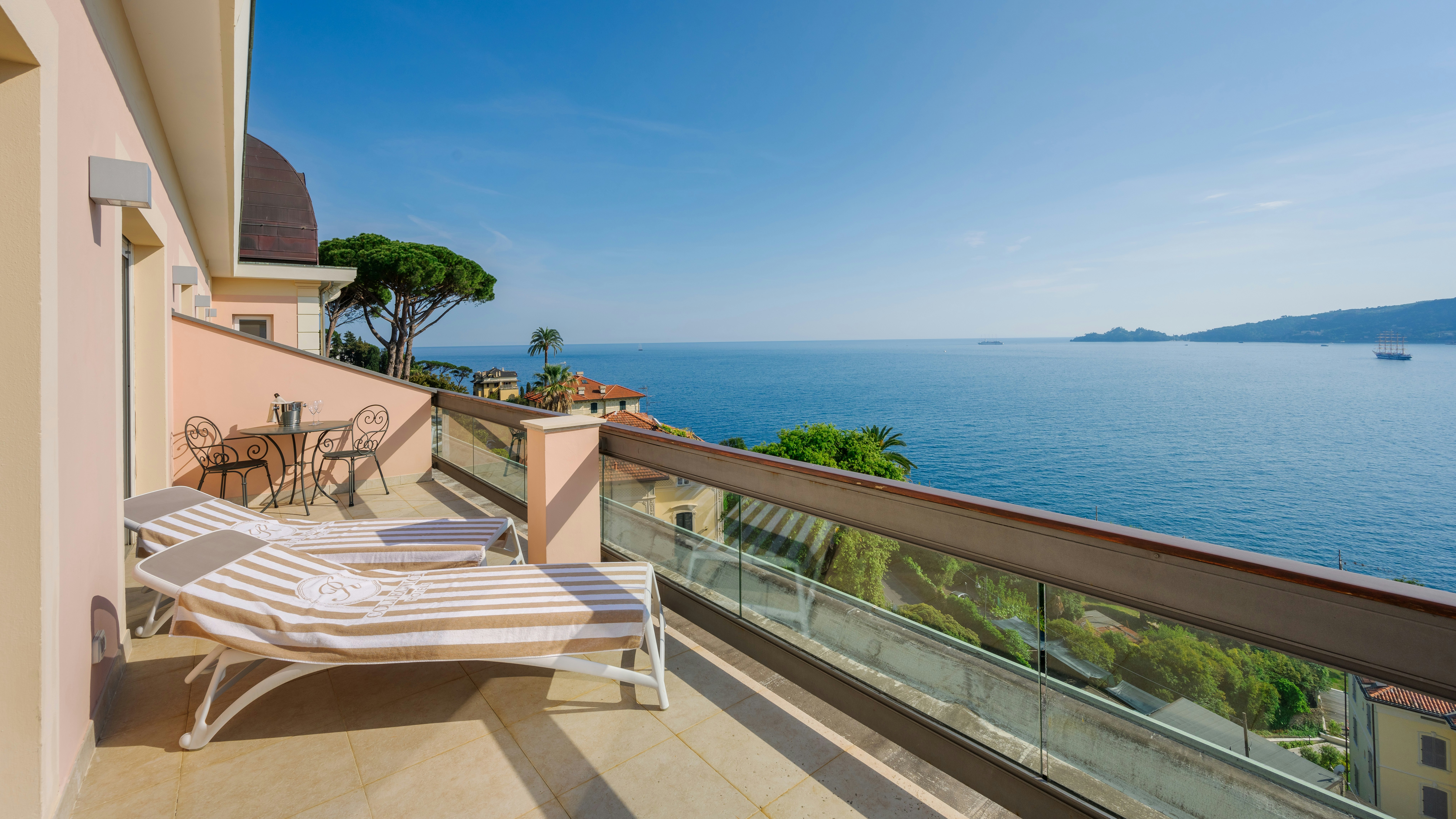 Panoramic Executive Suite Sea Front