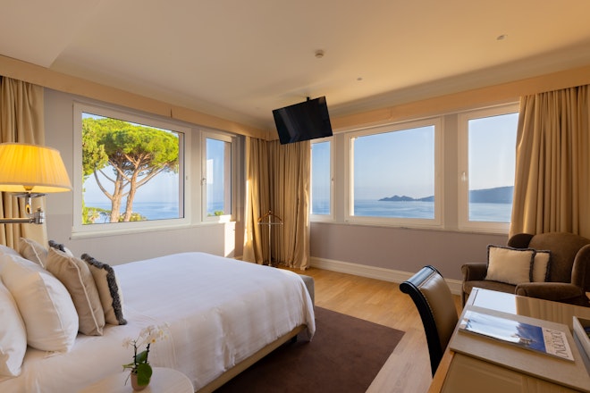 Panoramic Two-bedroom Suite - Bedroom