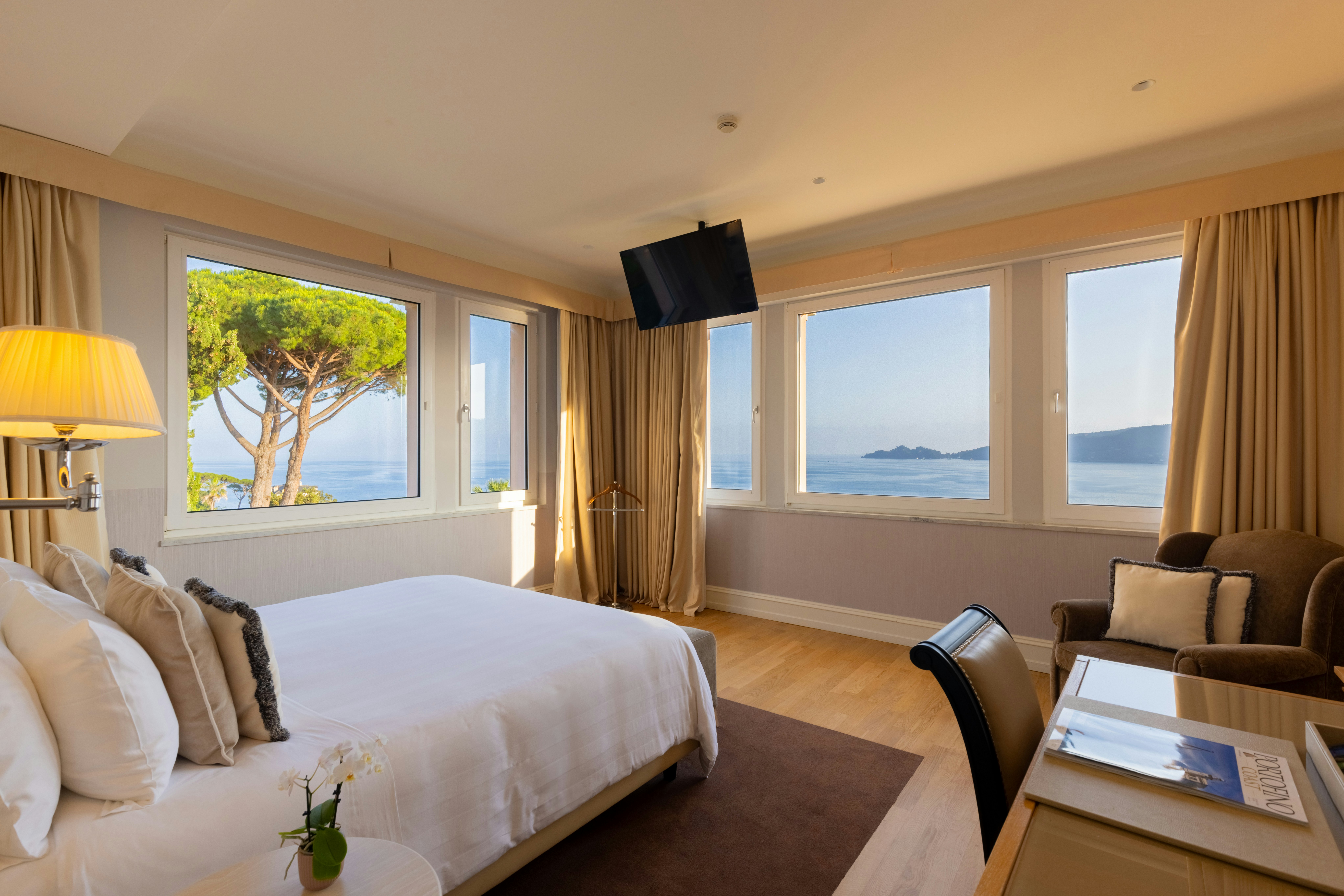 Panoramic Two-bedroom Suite - Bedroom