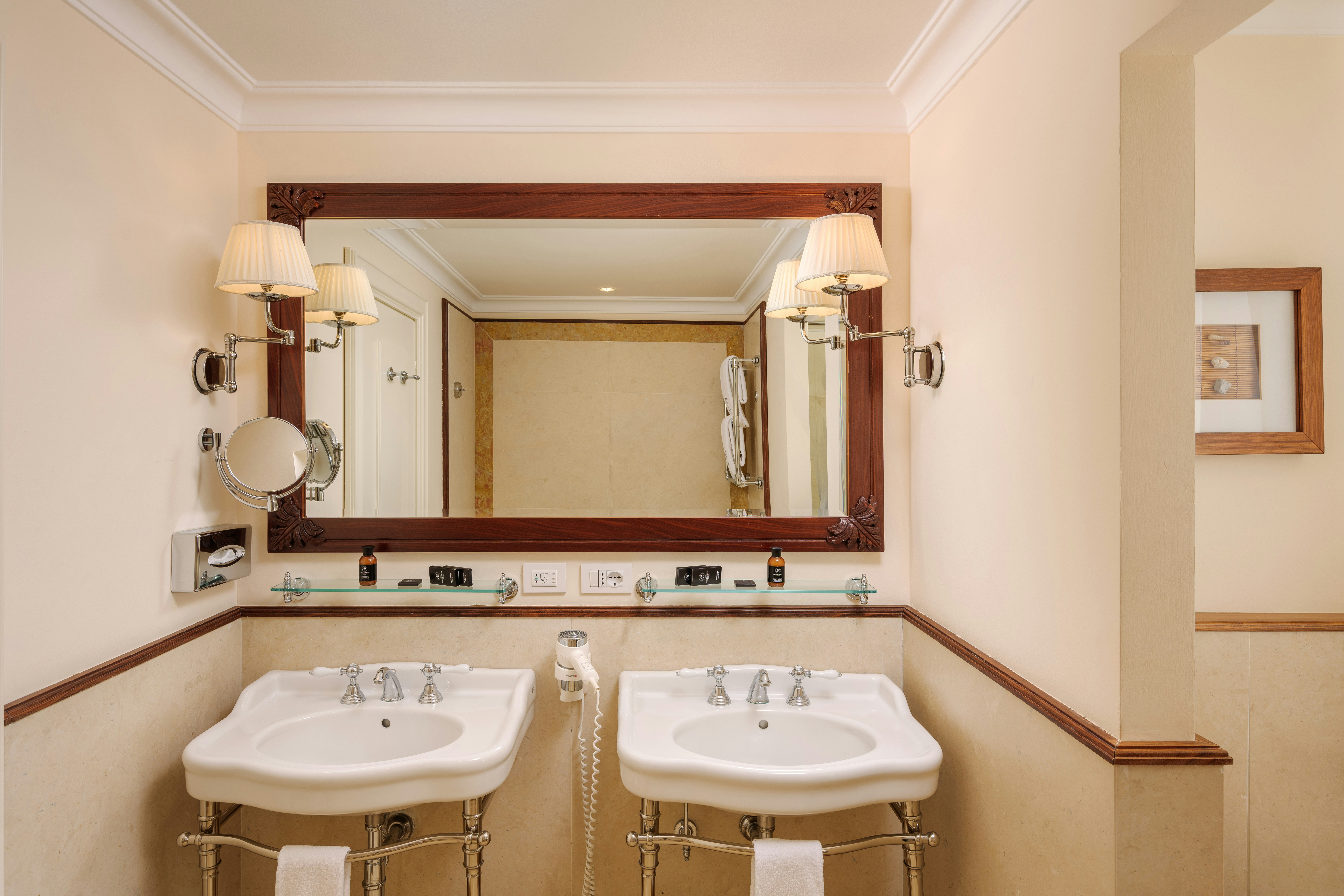 Panoramic Two-bedroom Suite - Bathroom