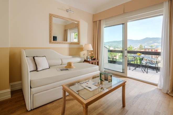 Executive Suite - Living Area
