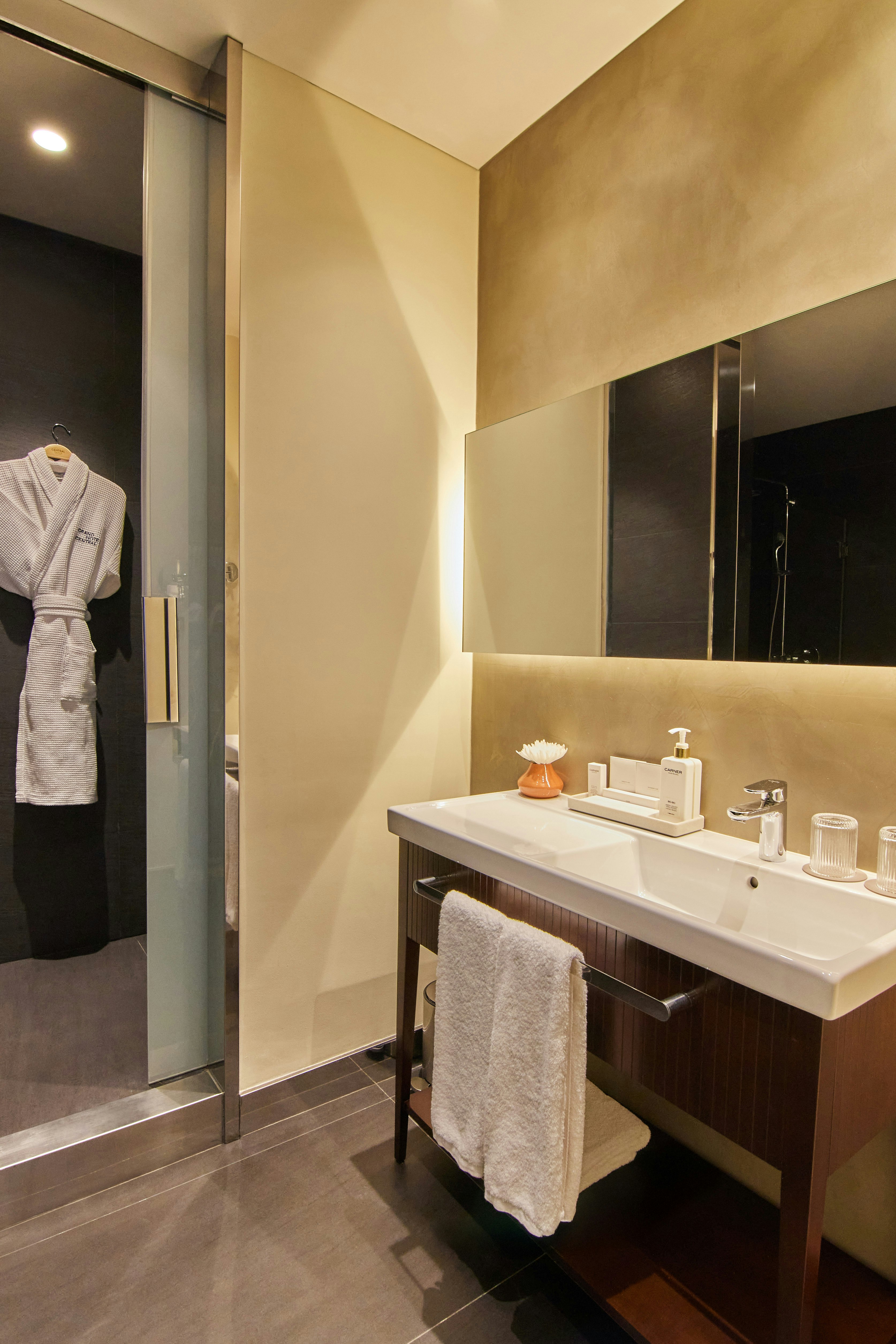 Junior Suite - Bathroom