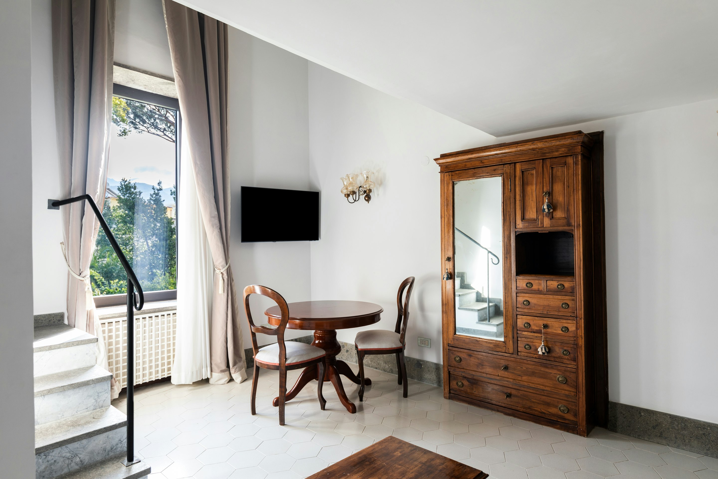 Junior Suite Bilevel