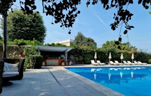 Pool Bar