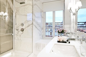 Eiffel Tower Suite - Bathroom