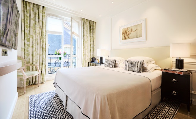 Superior Room with Balcony - Bedroom