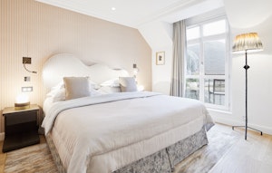 Suite with Balcony - Bedroom