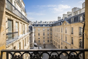 View Galerie Valois