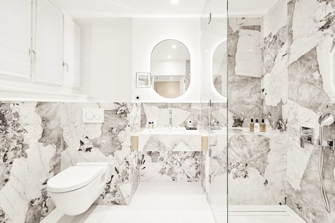 Deluxe Room - Bathroom