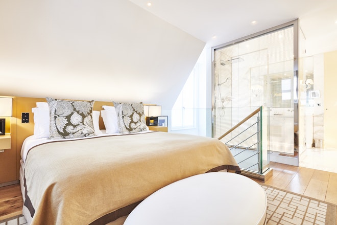Eiffel Tower Suite - Bedroom