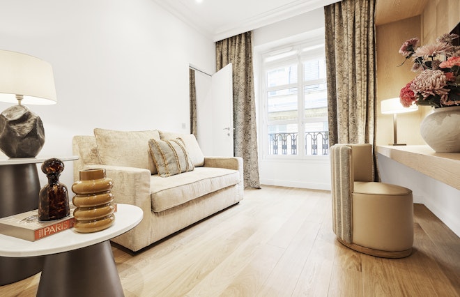 Lounge's Suite