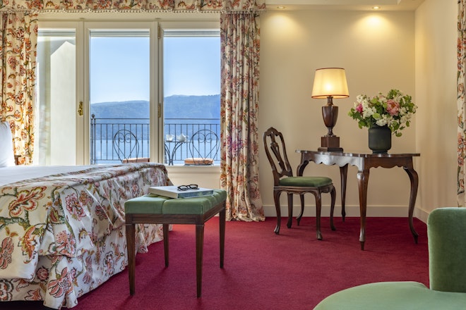 Executive Suite Partial Lake View - Bedroom