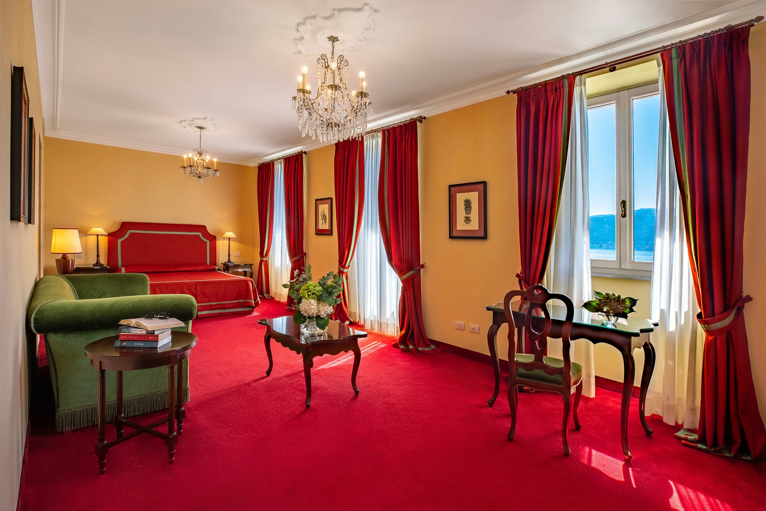 Junior Suite Deluxe Partial Lake View - Living Area