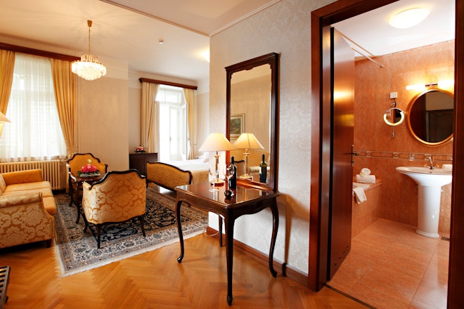 Lake View Suite