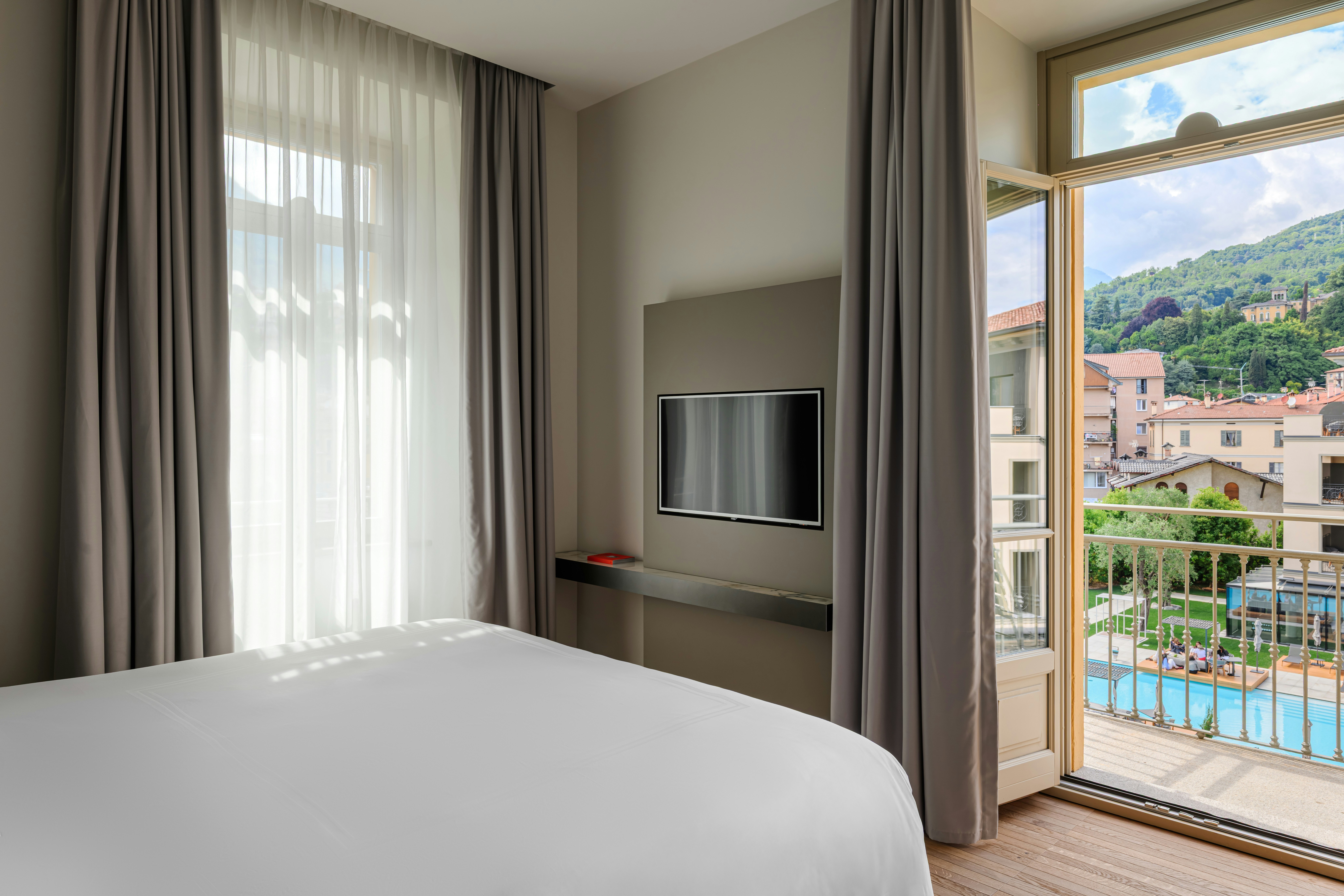 Master Suite Lake View - Bedroom