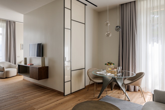 Master Suite Lake View - Living Area