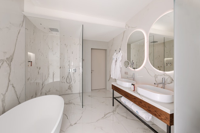 Master Suite Lake View - Bathroom