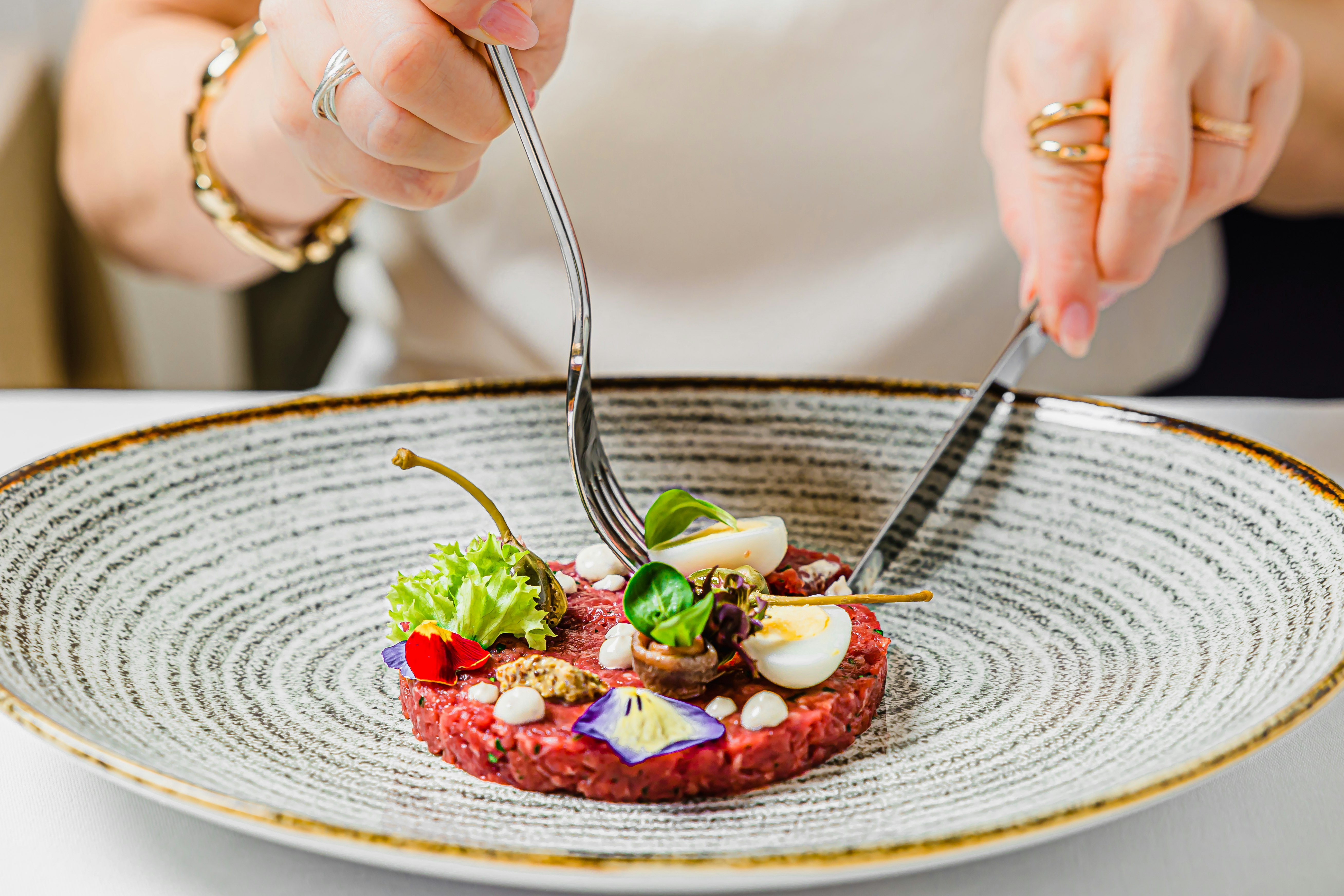La Rucola Tartare Di Manzo Con Uova Di Quaglia
