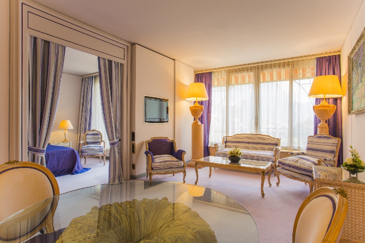 Junior Suite - Living & Dining Area