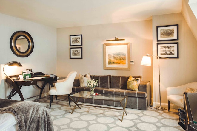 Junior Suite Twin - Living Area