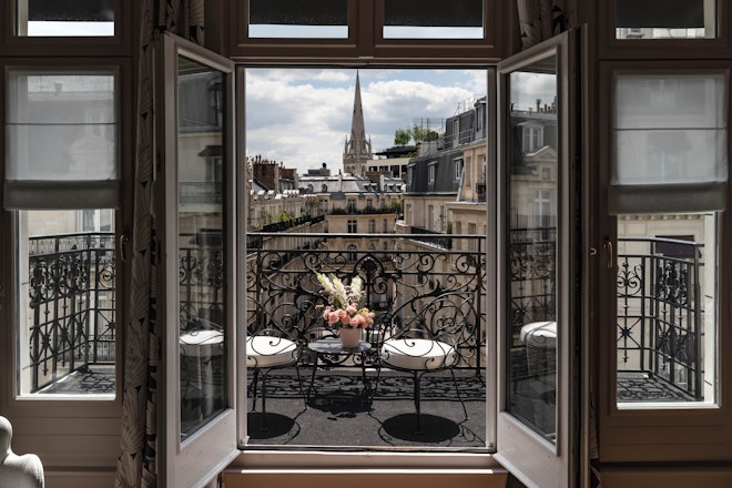 Junior Suite Eiffel Tower View