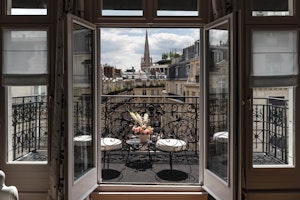 Junior Suite Eiffel Tower View