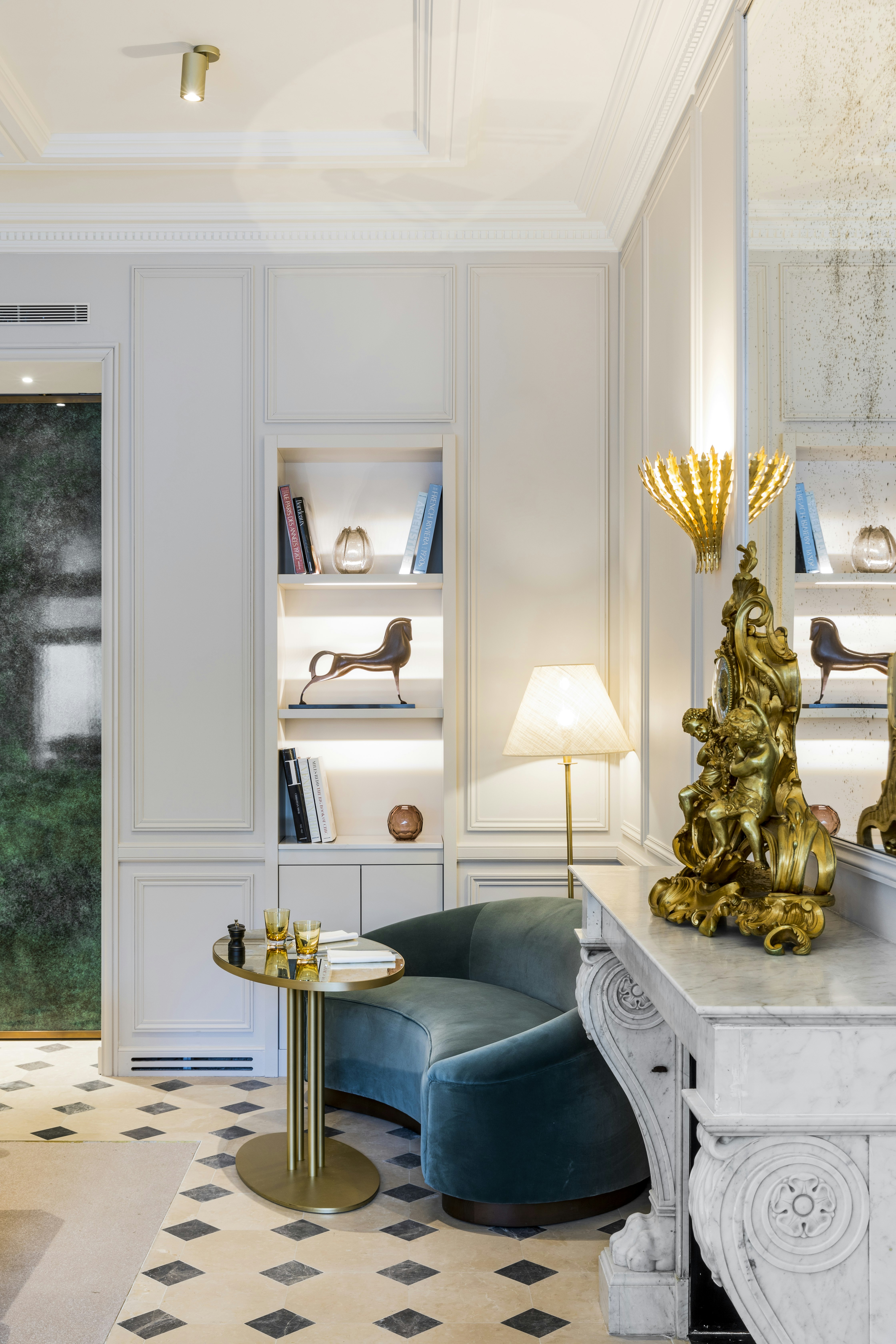 Café 52 Bar & Lounge